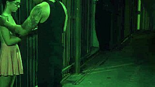 अरे भाई, मुझे बालों वाली 18+ टीन की चूत में जड़ मारते हुए देखना चाहते हो जिसमें निपल बंधन?