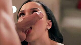 Lovely brunette milf enjoys giving a steamy handjob 😍