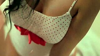 Lovely brunette milf enjoys giving a steamy handjob 😍