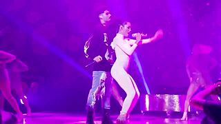 This video of Lali exposing hot body