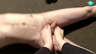 i got a footjob from that slut girlfriend