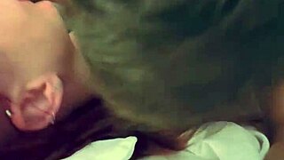 Amateur fetish: Dildo masturbates girlfriend