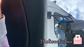 me exibindo no transito, caminhoneiro pediu pra chupar minha buceta e marido deixou