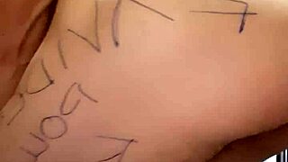 Valentina travesti shows her ass and uses toys.