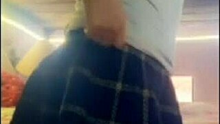 de falda me pongo cachonda, feeling so sexy and ready for more.