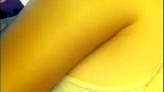 de falda me pongo cachonda, feeling so sexy and ready for more.