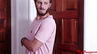 Horny Stepbrother Awaits Elder Stepsister Vanna Bardot