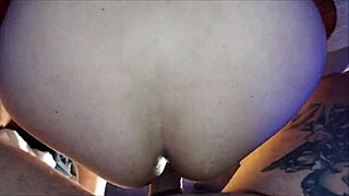 convenci a mi sirvienta de que se dejara follar por el culo