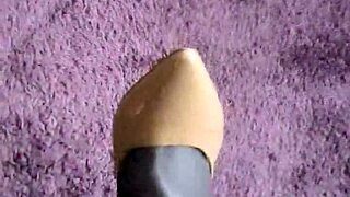 hey, wanna see me rock pantyhose and pumps like a pro?