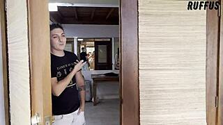 Vizinho veio reclamar e acabou no menage safado com anarothbardreal e elocardone, que delicia!