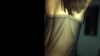 Novinha waits patiently while her husband is away