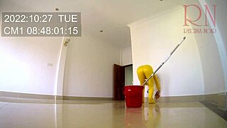 Naked maid cleans without panties 😏