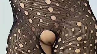 pawg milf in fishnets shakes her huge ass and squirts