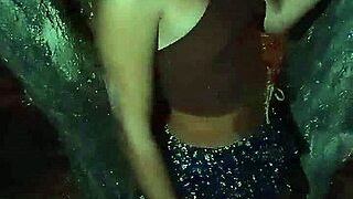 sofía 18y brazilian shows pussy on public road