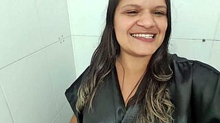 Safada Shares WhatsApp Videos of Her Big Ass and Hairy Fetish