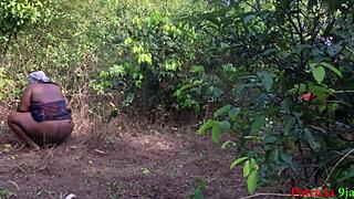 milf gets fucked in the bush 😏