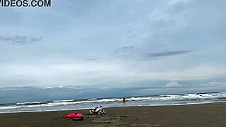 Transando em público na praia com a gostosa da Camila Vegas completo no Red