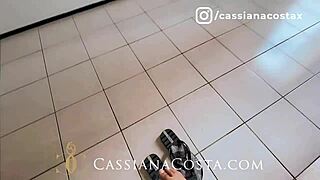 Meu amigo acordou me colocando o PAU de ladinho!