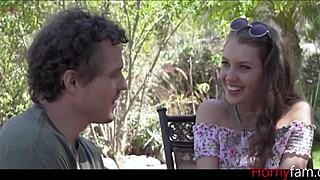 सेक्सी ब्लॉन्ड टीन 18+ कैजुअली मस्तरबेट करती है