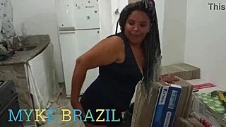 fanny prado oficial1 veja o que essa gata aprontou o patrão vai trabalhar e deixa a empregada para fazer almoço para o azulejista só e ela não resistiu e deu pra ele bem gostoso enquanto o patrão estava no trabalho