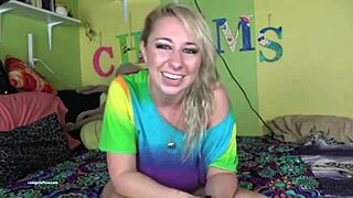 thick blonde girl twerks and jiggles her ass on webcam. sexy homemade fetish with horny cute amateurs
