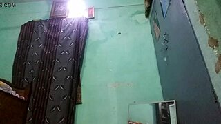 Indian shemale Kanchan Sahoo strips off saree fast.