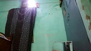 Indian shemale Kanchan Sahoo strips off saree fast.