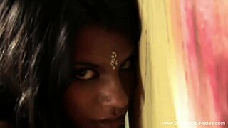 Indian lover sensually shows her pretty body while dancing.