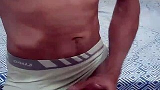 soldadogoza punheta e gozada no espelho com monster cock