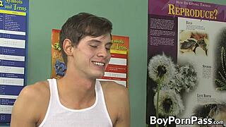 Sweet twinks kissing with oral plus classroom banging