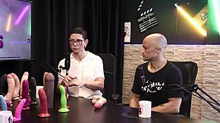 O Material Dos Produtos No Geral São Atóxicos Mas A Alergia Depende Da Pessoa E O Tamanho Do Pau Mais Vendido É O - Eilani Quina E Victor Luciano - Upper Toys Sheer Red