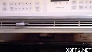 सेडक्टिव टीन बीएफएफ लड़के से फ्लर्ट करती है फिर हार्डकोर ग्रुप फकिंग और ब्लोजॉब मिलता है