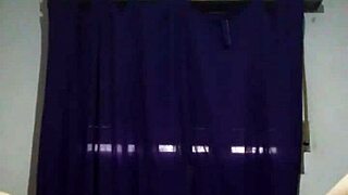 calentita y solita en casa enjoying alone time