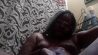 Naejae does sexy stretching in her solo video