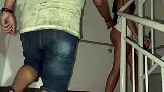 fui conhecer o condomínio do meu tio, brinquei no balanço e dei minha bucetinha no terraço.