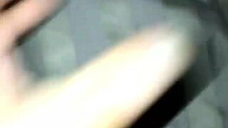 क्या तुम्हें यकीन है कि मैं इस डिल्डो से कितना स्क्वर्ट करती हूं?