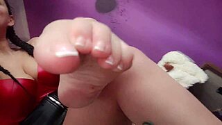 Do You Like Sweet Feet And Pussy