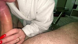 the maid sucked the client's big dick in the hotel