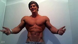 jeff seid flexes his hd muscles powerfully