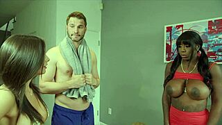 एबोनी मिस्टिक और ट्रू कैट वाइल्ड थ्रीसम एक्शन में।