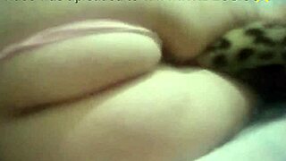 fazendo tatuagem de calcinha puxei de ladinho pra mostrar meu cuzinho e buceta pro tatuador ele perdeu concentracao e parou de tatuar alemao tatuador 😏