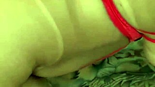 Fodendo com meu pinto de borracha minha amiga