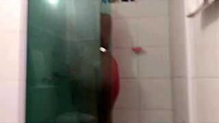 hellen almeida enjoying a relaxing bath 😊