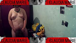 Sex and mobile is a good combination for eating my pussy while playing.