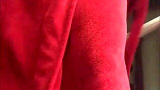 teasing with curvy body 😘