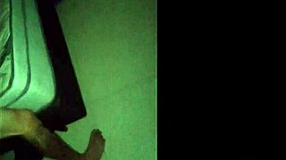 gozando dentro da casada with old creampie cuckold.