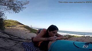 oral na beira do mar feito pela diva indiana - sumaya ganesha