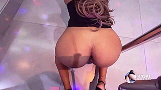 Novinha Gets Her Pussy Filled With Cum On Birthday Party 😜