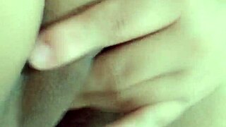 DEDILHANDO MINHA BOCETA MOLHADA!