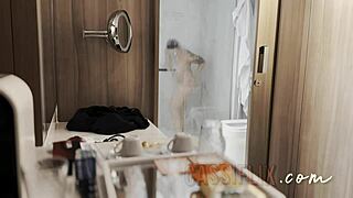 Que delicia sentir essa porra quente no meu rosto, adoro!